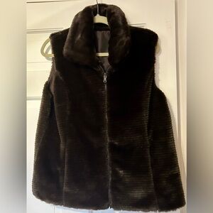 Liz Claiborne L Vest Dark Brown Faux Fur Collar Reversible Pockets Zipper Cozy!